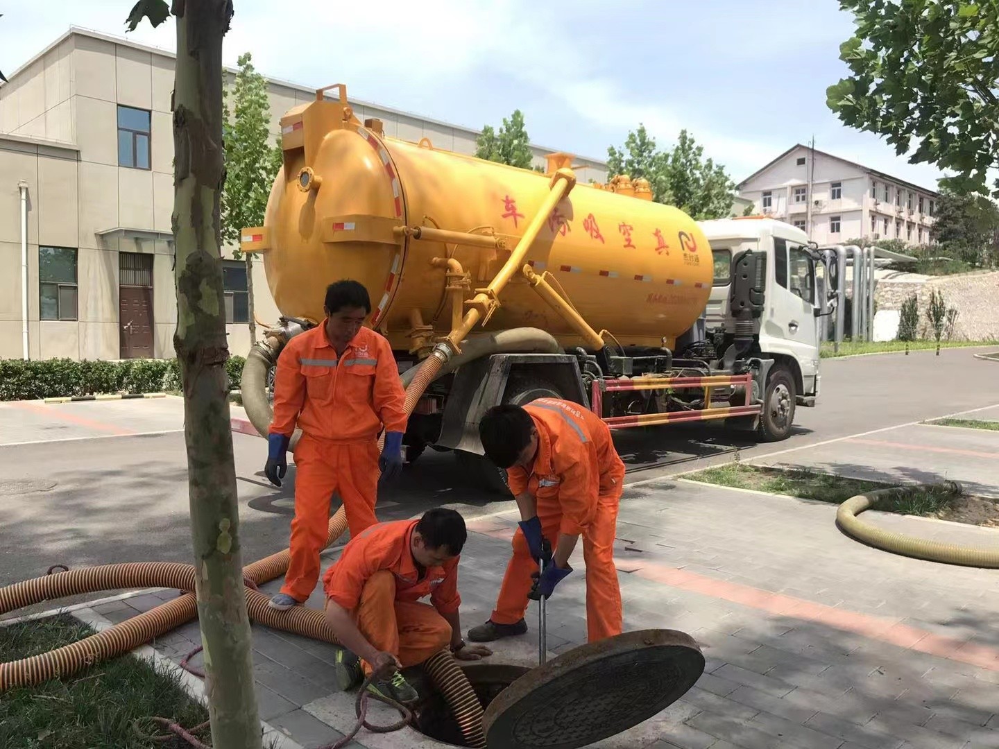 特克斯化粪池清理与5-8吨吸粪车施工效率分析